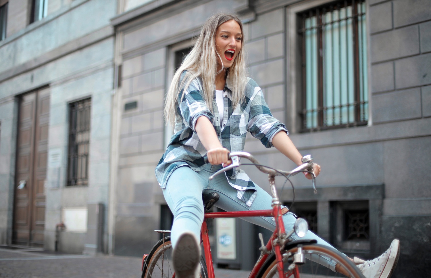 Woman not obeying the rules of the road for bicycles in Oregon